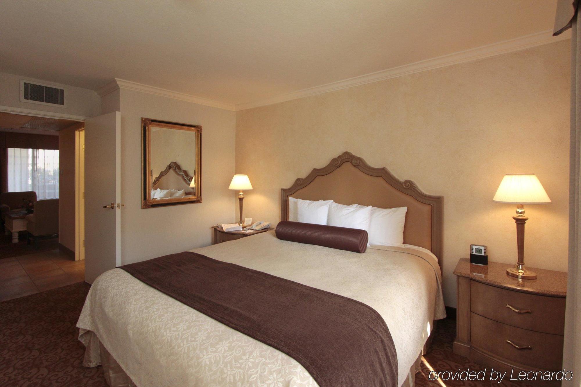 Best Western Posada Royale Hotel & Suites Сими Вали Екстериор снимка